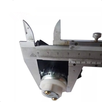 Peças sobressalentes originais de plástico para camião Q943/D8304 Capa do tanque de combustível para camião para o ano de 2020
